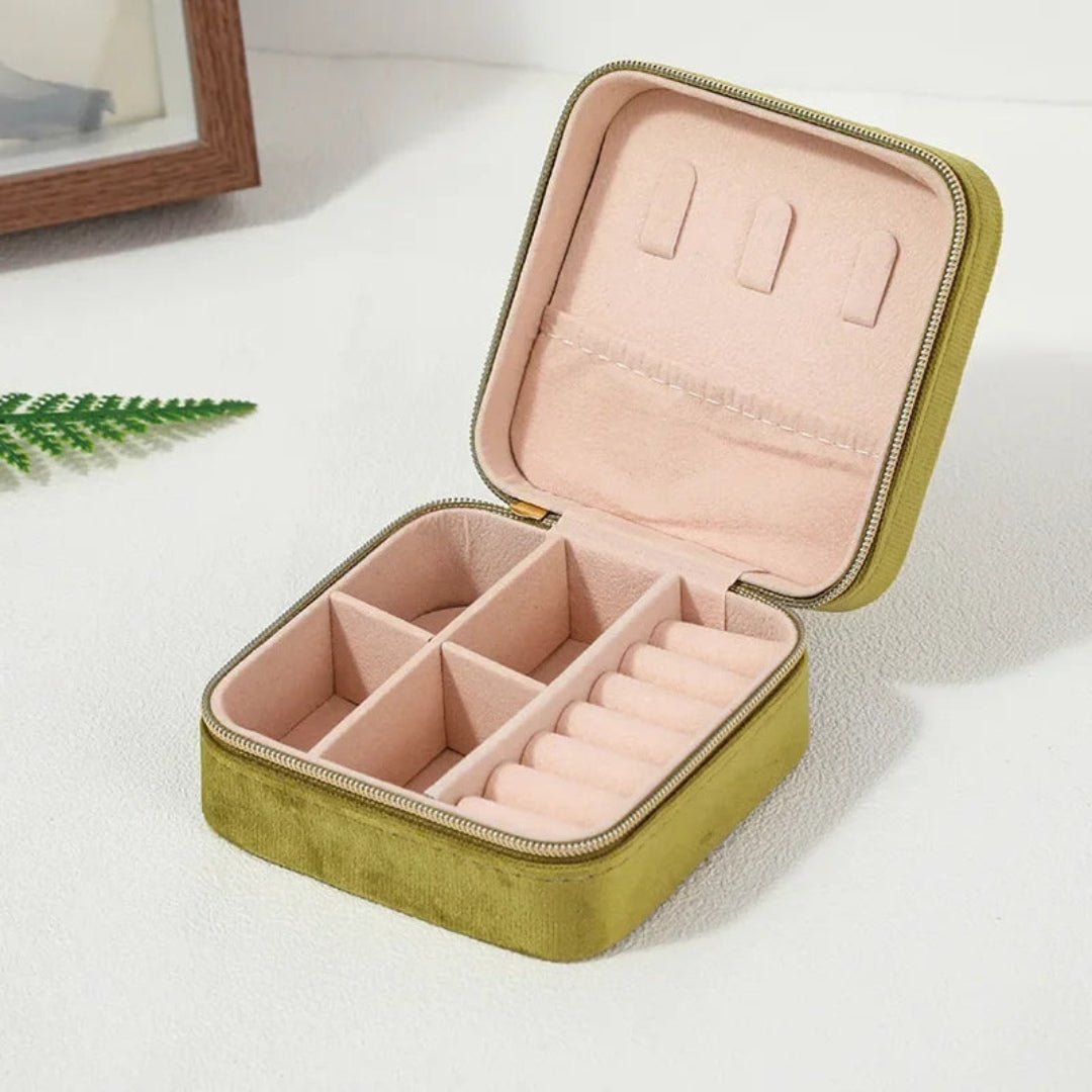 Boite a bijoux de voyage vert au look frais et naturel idéale pour emporter vos bijoux en toute sérénité