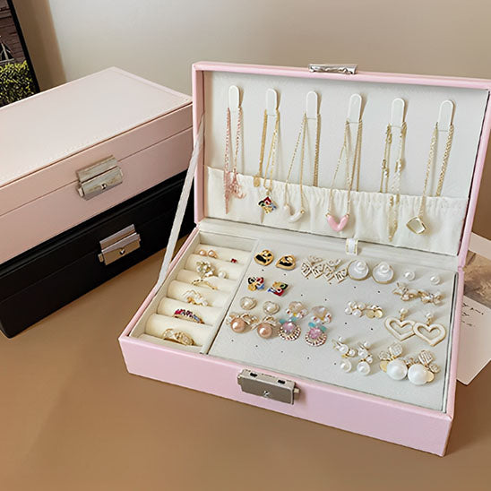 intérieur de boite à bijoux avec compartiments pour bagues et colliers