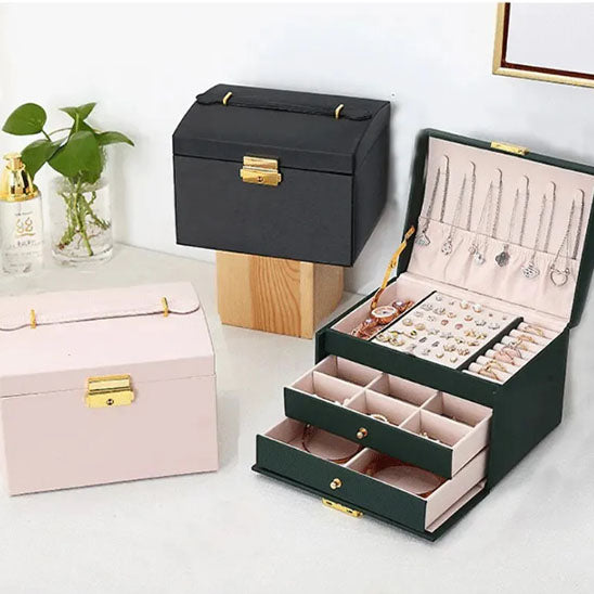 Boite à bijoux équipée d'une serrure en métal avec clé pour protéger vos trésors personnels.