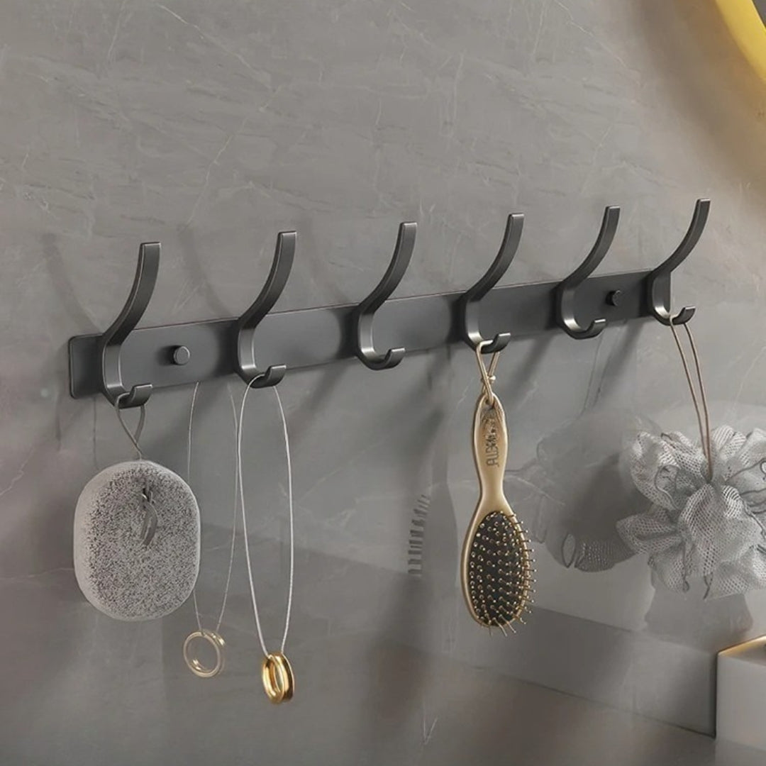 Patères murales noires avec 6 crochets élégants et pratiques.