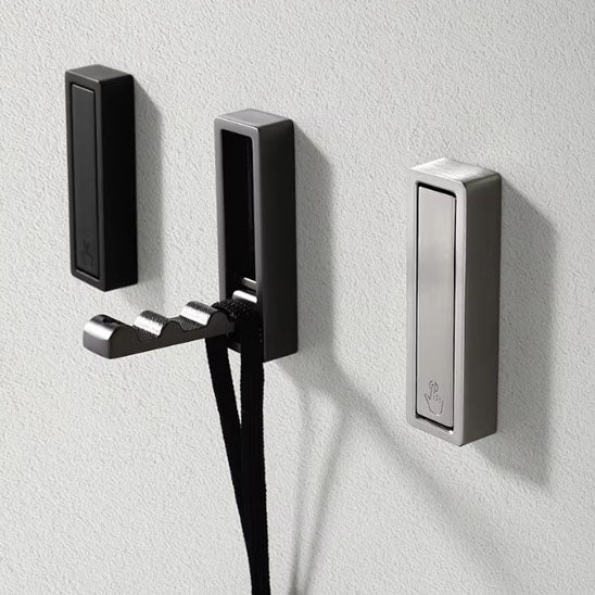 couloir dégagé avec porte manteau mural minimaliste pour une circulation fluide