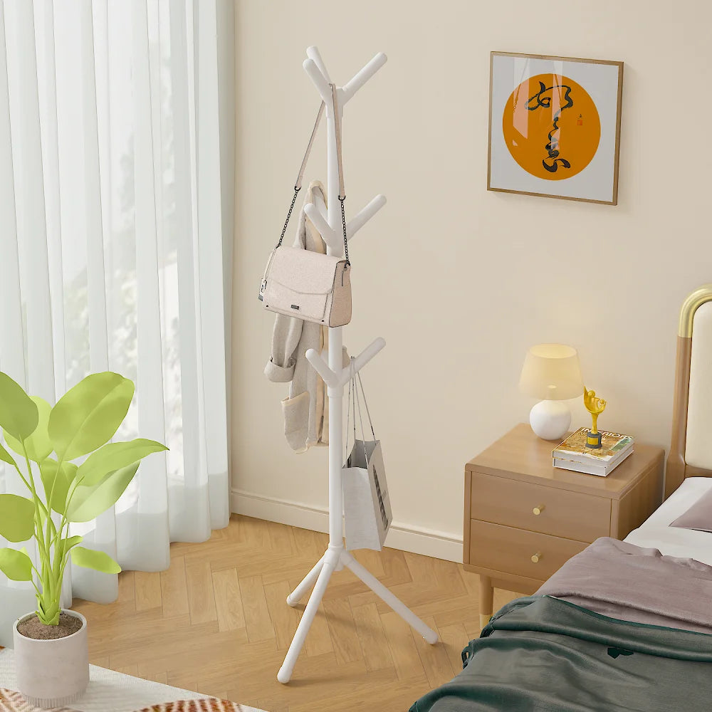 Porte manteau sur pied inspiré de la nature avec branches en forme d’arbre, parfait pour un décor zen et chaleureux