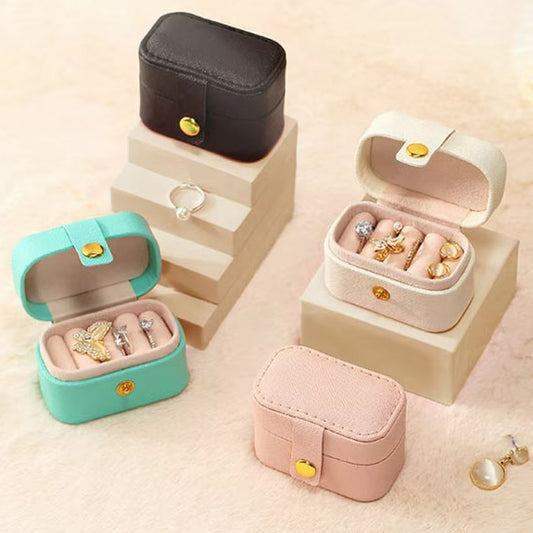 Boite a bijoux de voyage compacité idéale pour garder vos bijoux en sécurité, sans prendre de place dans votre valise
