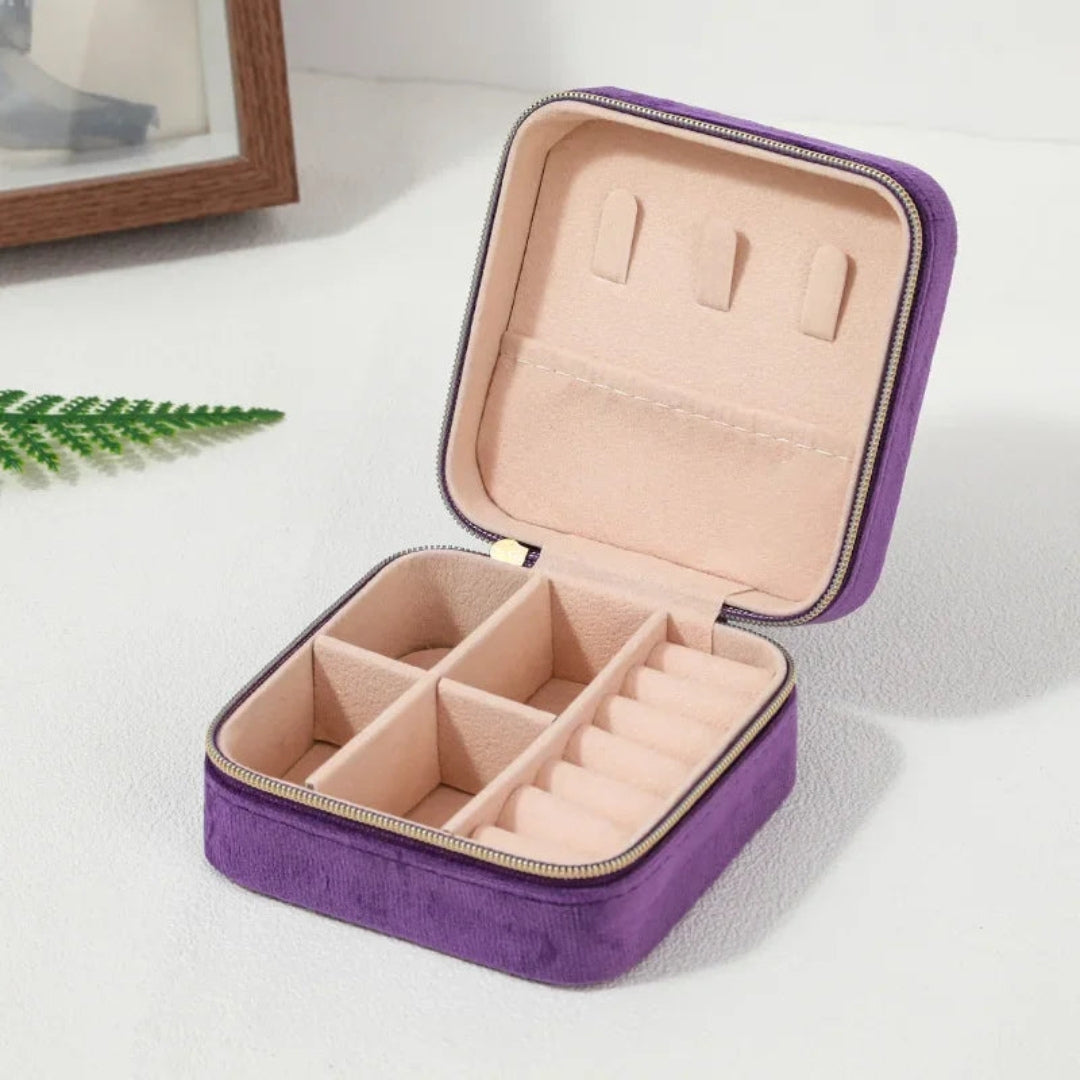 Boite a bijoux fille mauve élégante et compacte parfaite pour organiser ses bijoux en déplacement