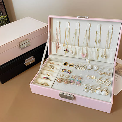 intérieur de boite à bijoux avec compartiments pour bagues et colliers