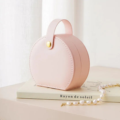 Boite à bijoux rose douce et féminine, parfaite pour voyager avec style