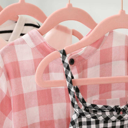 Cintre enfant pour faciliter le rangement des vêtements enfants