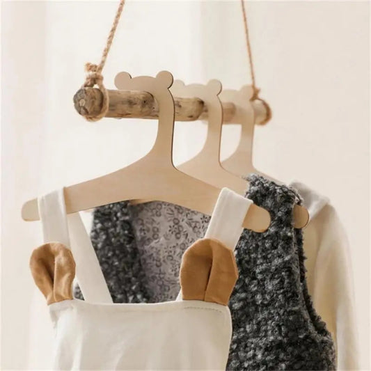 Cintre Pour Bébé de petite taille idéal pour les chemises, robes et combinaisons de nouveau-né