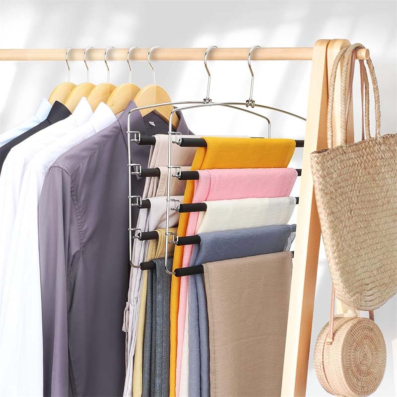Dressing ordonné grâce au cintre pour pantalon PantaZen™