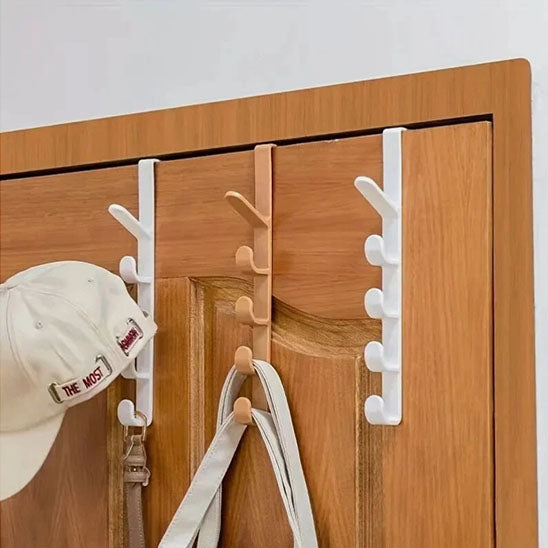 Crochet de porte au design épuré et moderne, s’intégrant harmonieusement à tout type d’intérieur.