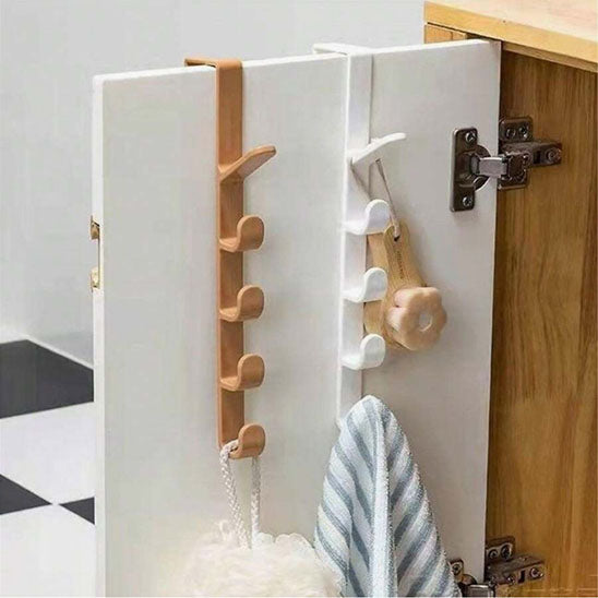 Crochet de porte permettant une organisation efficace des vêtements et accessoires sans encombrer l’espace.
