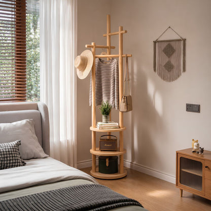 Portants vetements en bois naturel avec trois niveaux de rangement, présenté vide dans une petite chambre lumineuse