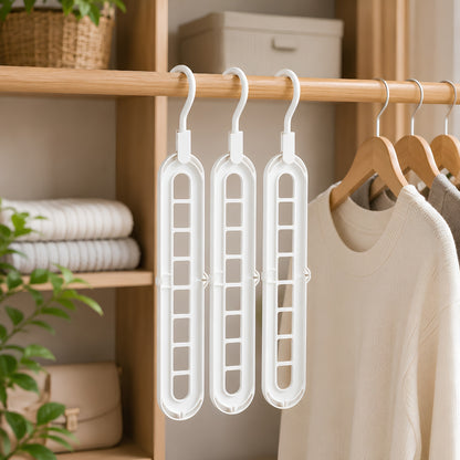 Porte cintre blanc multifonction pour optimiser votre dressing