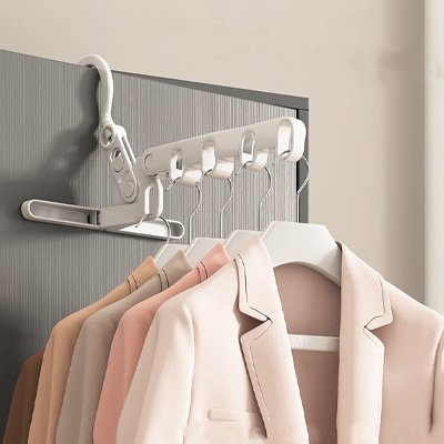 Porte cintre multifonction avec crochet rotatif pour organiser facilement les vêtements