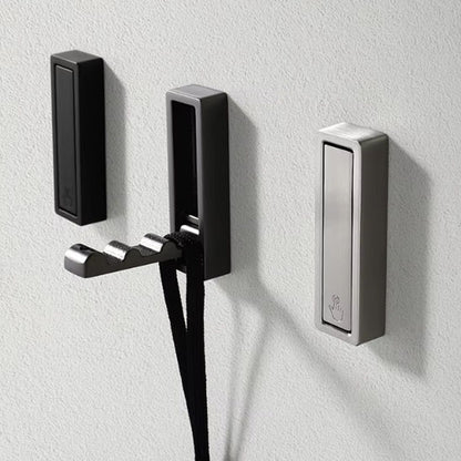 couloir dégagé avec porte manteau mural minimaliste pour une circulation fluide