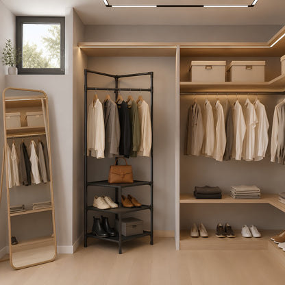 Porte manteau sur pied créant une zone organisée qui apporte davantage de calme visuel au dressing