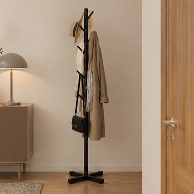 Porte manteau sur pied robuste en métal avec base stable pour un rangement élégant