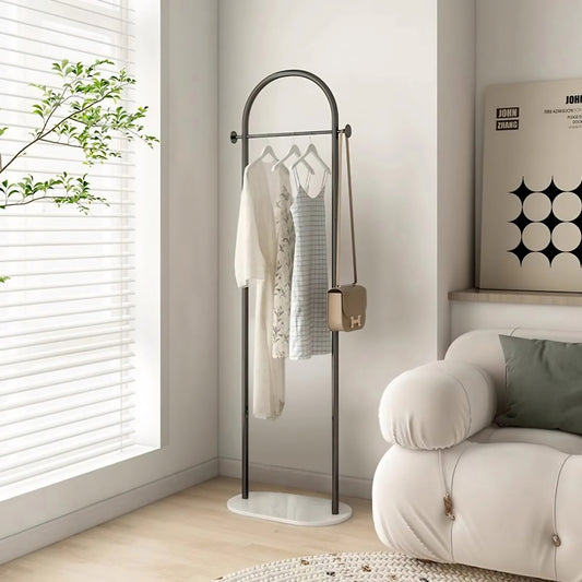 Porte vêtement moderne avec crochets pour accessoires