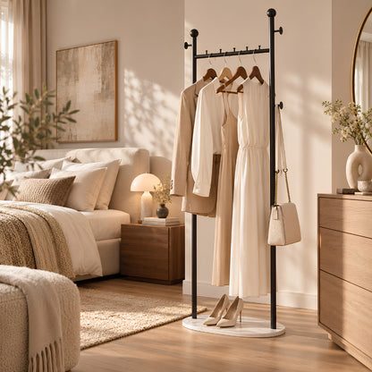 Porte vêtement dans une chambre moderne et apaisante avec vêtements élégamment suspendus près d’une commode