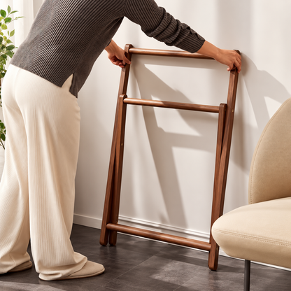Valet de chambre permettant de garder vêtements chaussures et accessoires organisés