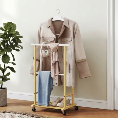 Valet de nuit organisateur en bambou naturel pour suspendre vestes, pantalons et vêtements du quotidien
