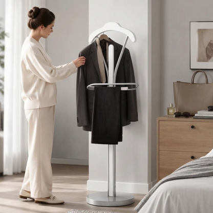 Valet de nuit pratique pour préparer et ranger une tenue complète